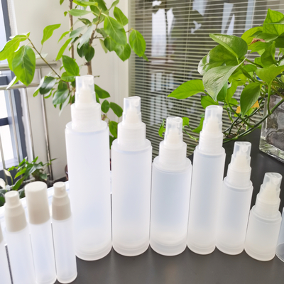 La bottiglia cosmetica di plastica glassata ha messo 5ml 10ml 15ml 50ml 100ml per l'imballaggio di cura di pelle
