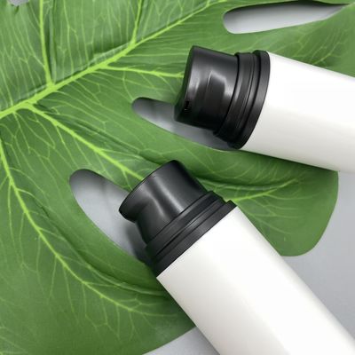 Bottiglia nera vuota 15ml 30ml 50ml pp Snap-on della pompa della lozione di cura di pelle