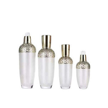 La selezione di seta acrilica 100ml della bottiglia cosmetica ovale della pompa ha personalizzato