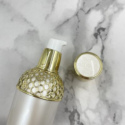 La selezione di seta acrilica 100ml della bottiglia cosmetica ovale della pompa ha personalizzato