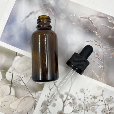 Il cosmetico di vetro ambrato 30ml imbottiglia l'olio essenziale con il contagoccia della chiusura del cricco
