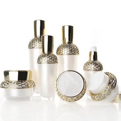 La selezione di seta acrilica 100ml della bottiglia cosmetica ovale della pompa ha personalizzato